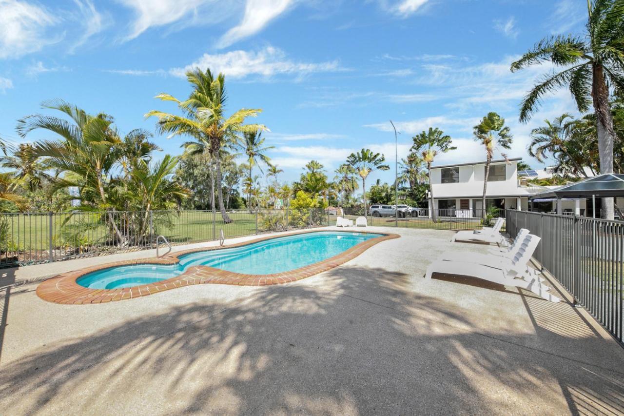 Kinka Palms Motel Yeppoon Exterior photo