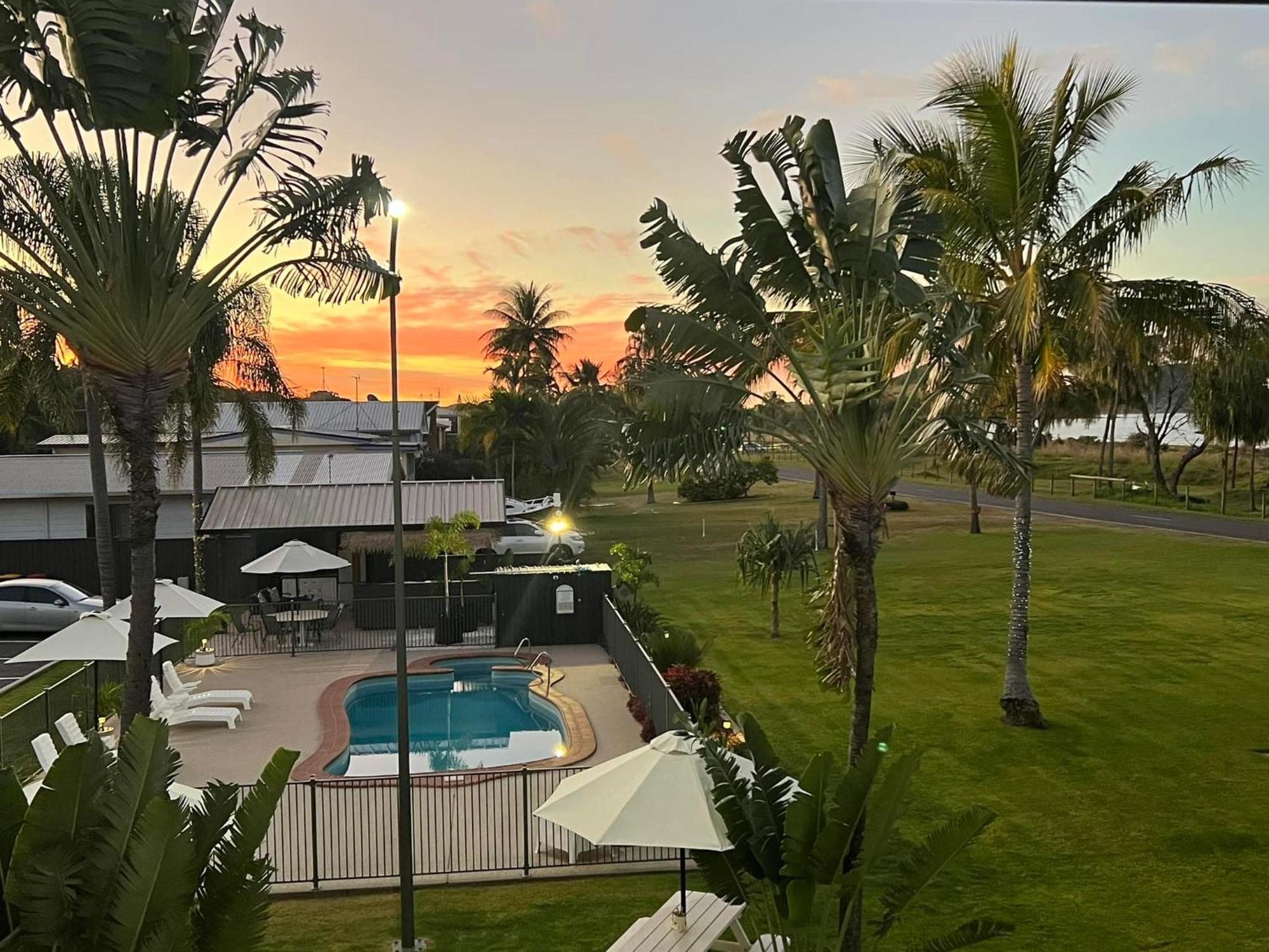 Kinka Palms Motel Yeppoon Exterior photo